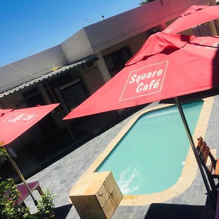 Pension Hotel Kamho Windhoek Esterno foto