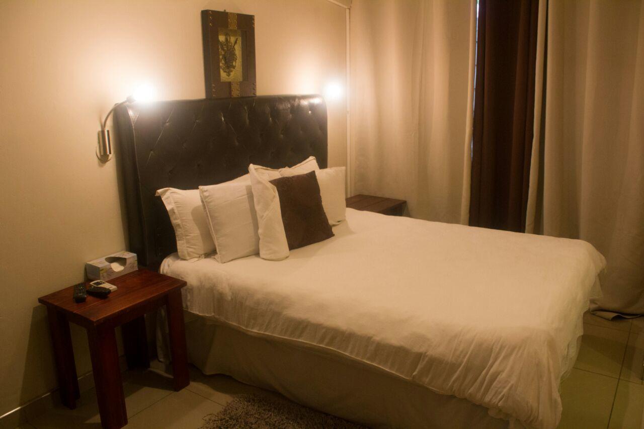 Pension Hotel Kamho Windhoek Esterno foto