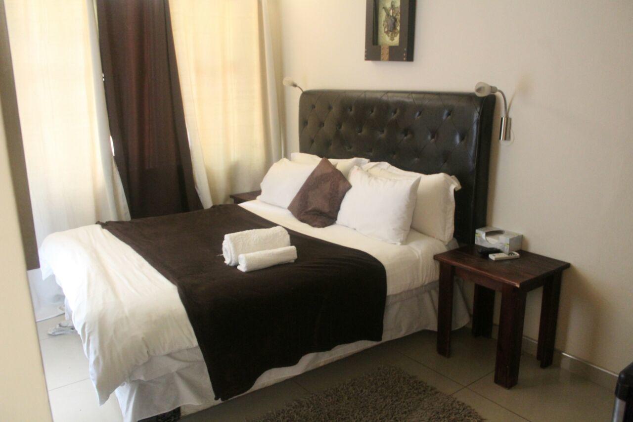 Pension Hotel Kamho Windhoek Esterno foto
