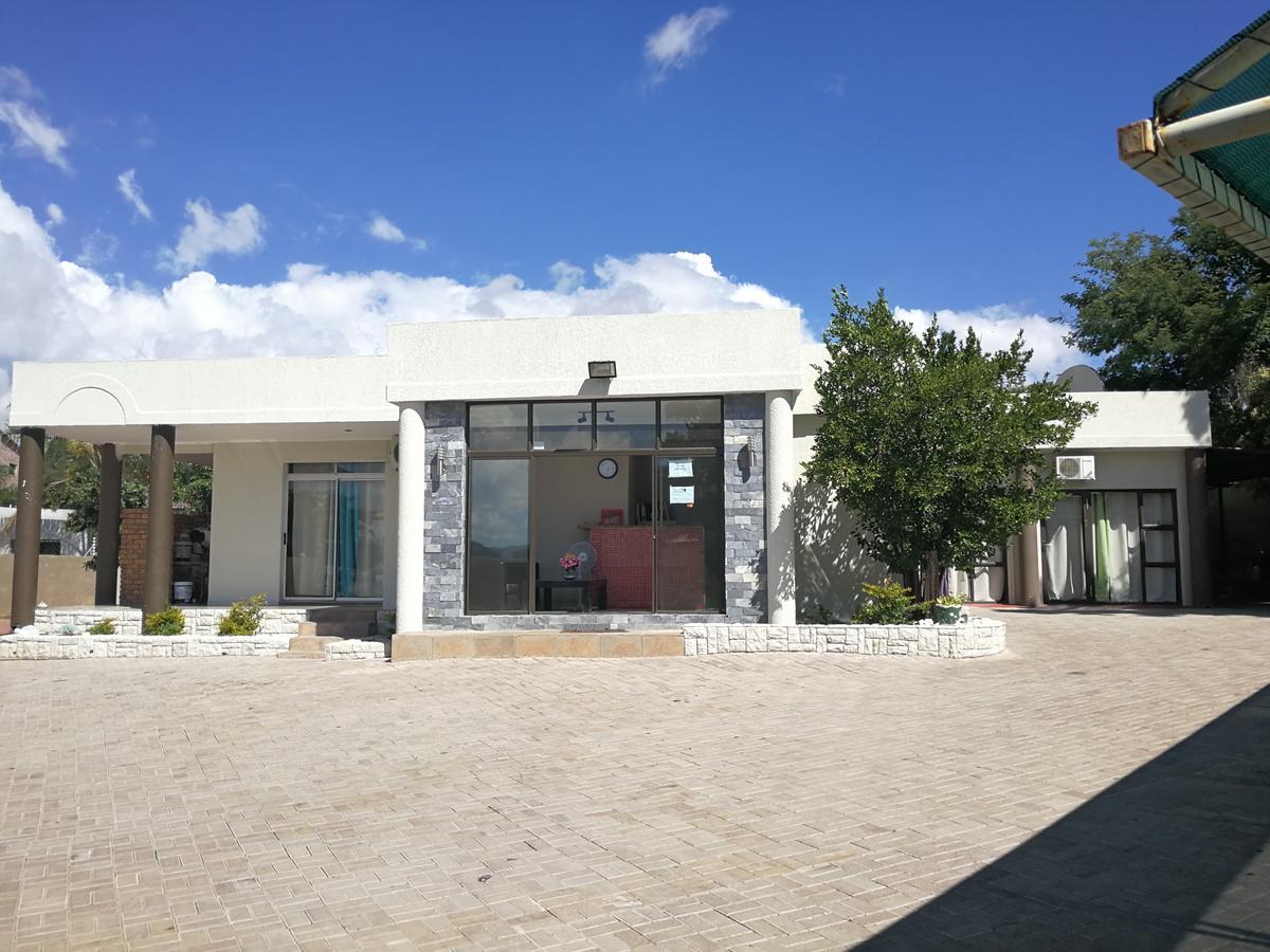 Pension Hotel Kamho Windhoek Esterno foto