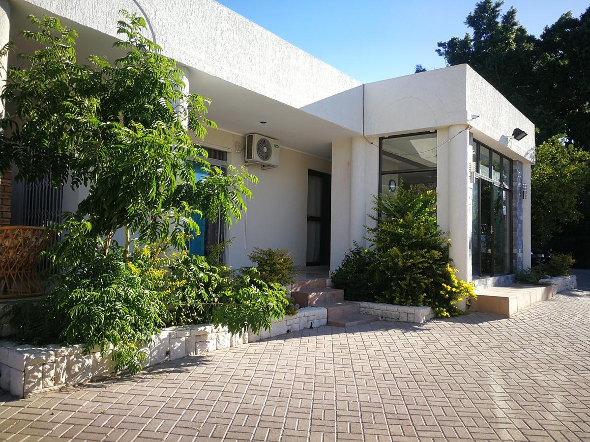 Pension Hotel Kamho Windhoek Esterno foto