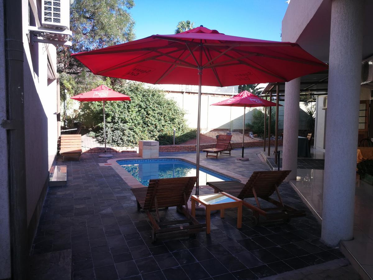 Pension Hotel Kamho Windhoek Esterno foto