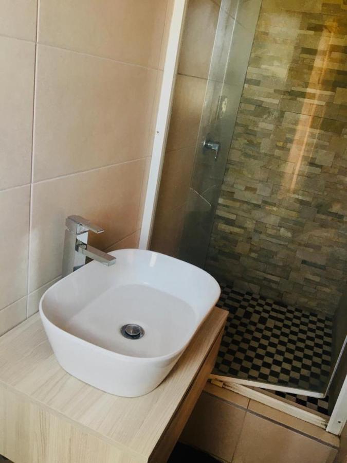 Pension Hotel Kamho Windhoek Esterno foto